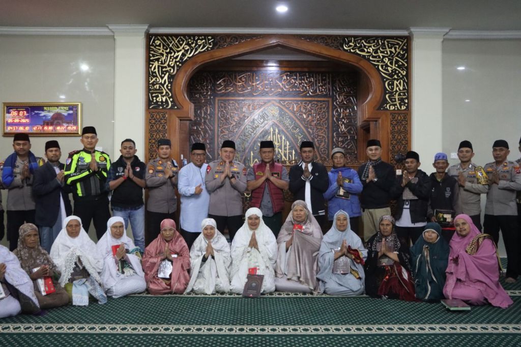 Kapolda Sumbar Gelar Subuh Berjamaah Bersama Masyarakat di Masjid Ummi Alahan&nbsp;Panjang