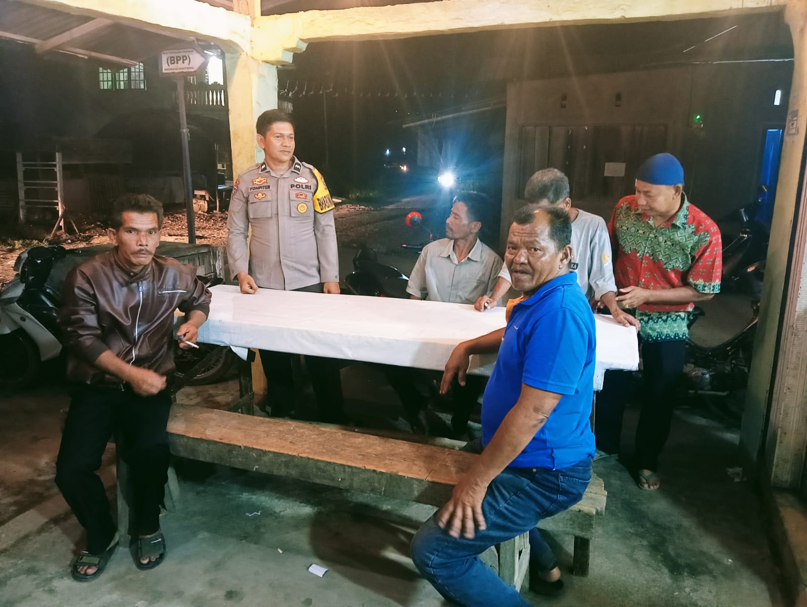 Personel Polsek Bukit Sundi Lakukan Pengecekan Satkamling di Jorong Galanggang Tinggi