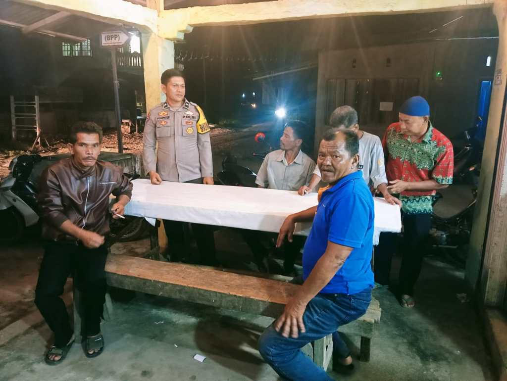 Personel Polsek Bukit Sundi Lakukan Pengecekan Satkamling di Jorong Galanggang&nbsp;Tinggi