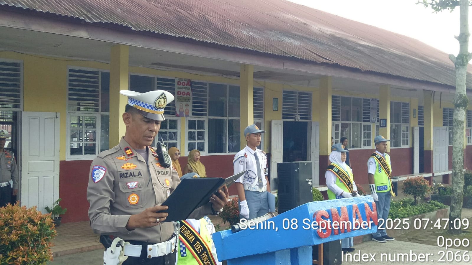 Kasat Lantas Polres Solok Selatan Ajak Pelajar SMAN 06 Jadi Generasi Tertib Berlalu Lintas dan Bijak Bermedia Sosial.
