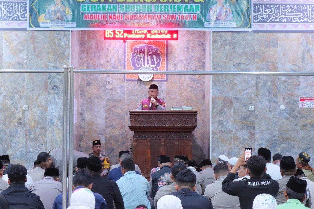 Kapolda Sumbar Irjen Pol Gatot Tri Suryanta Gelar Gerakan Subuh Berjamaah dan Doa Bersama di Mesjid Baitturahim&nbsp;Payakumbuh