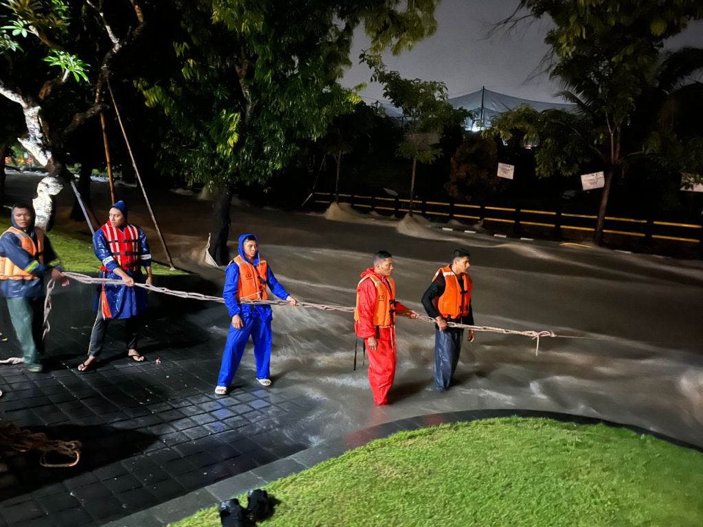 Banjir dan Longsor melanda Bali, Polri Kerahkan Personel Bantu&nbsp;Penanganan