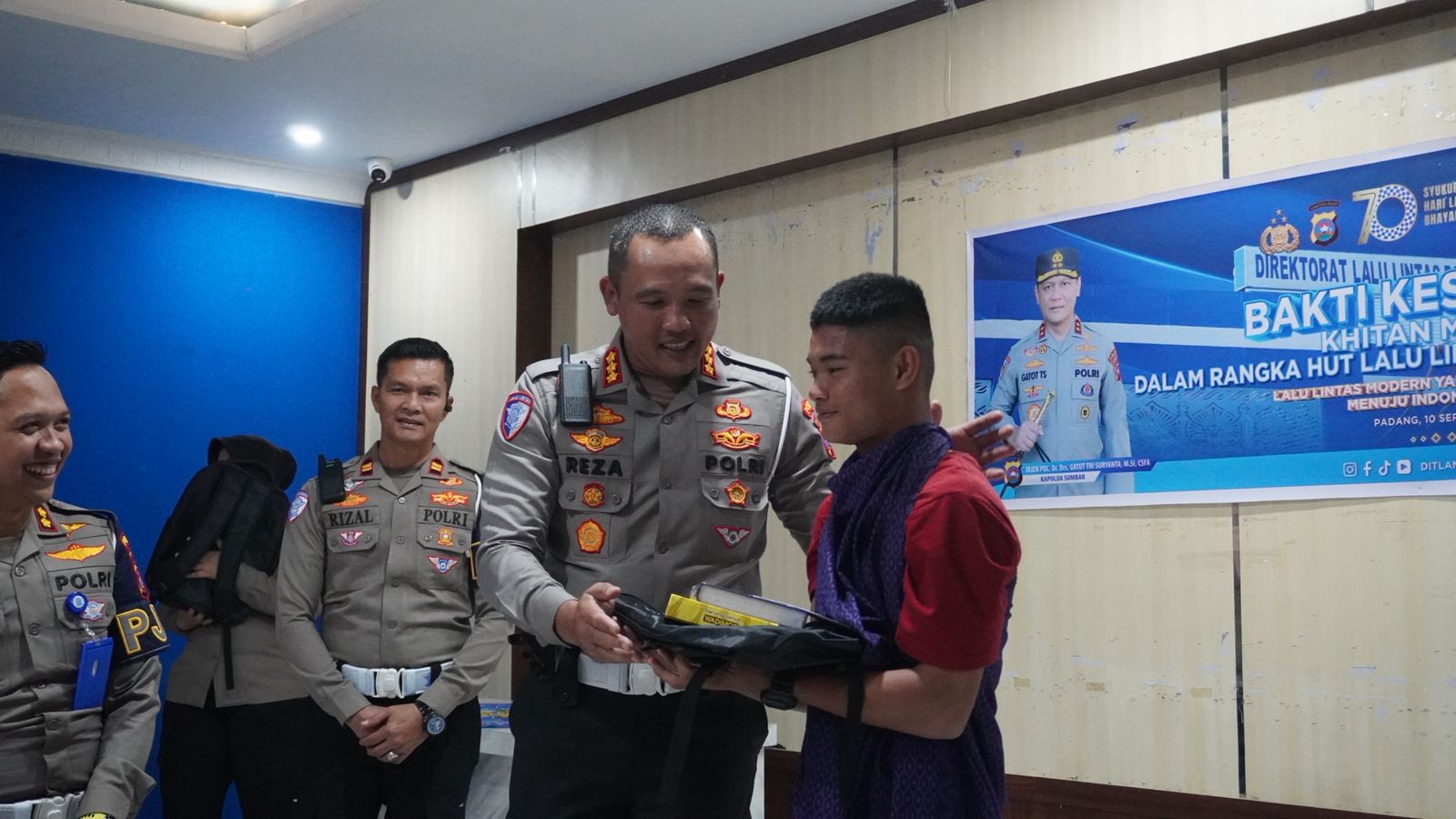 Bakti Kesehatan Ditlantas Polda Sumbar Peringati HUT Lantas ke-70 dengan Sunatan Massal dan Pemeriksaan Kesehatan Gratis
