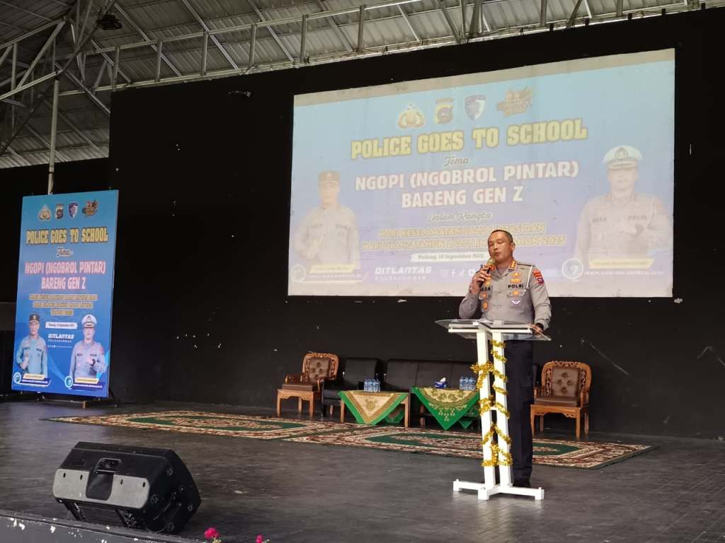 Police Go To School, Dirlantas Polda Sumbar Ajak Gen Z NGOPI Bareng di SMKN 7&nbsp;Padang
