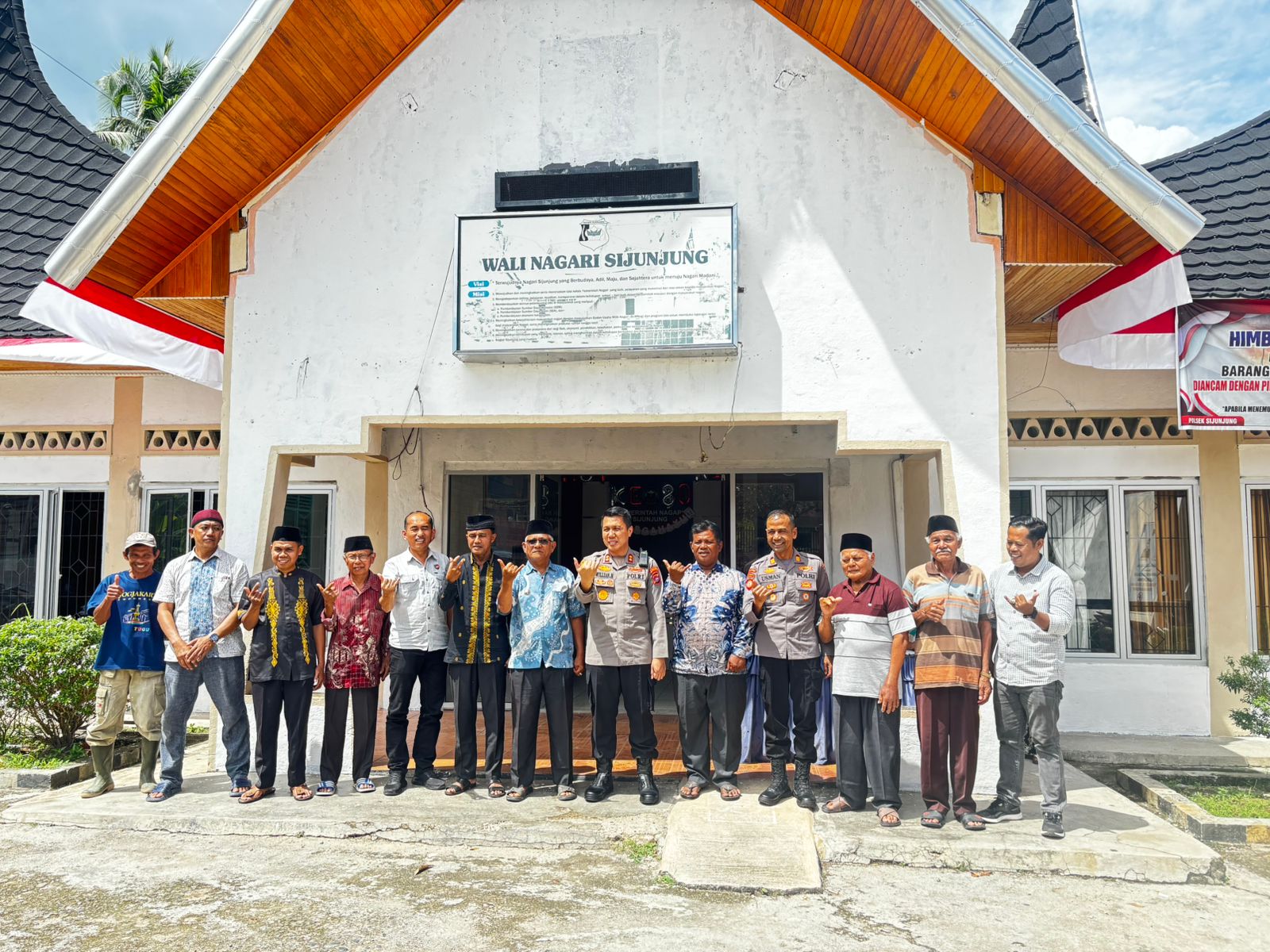 Wujudkan Harkamtibmas, AKBP Willian Harbensyah Gelar Silaturahmi ke Kantor Wali Nagari Sijunjung