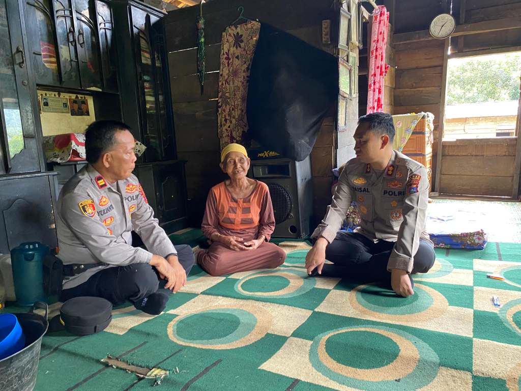 Kapolres Solok Selatan Kunjungi Ibu Kartini Sebagai Bukti Kepedulian ke Masyarakat yang&nbsp;Membutuhkan