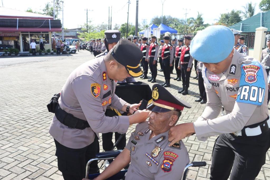 Upacara Kenaikan Pangkat Luar Biasa IPTU Afrizon di Polres&nbsp;Pariaman
