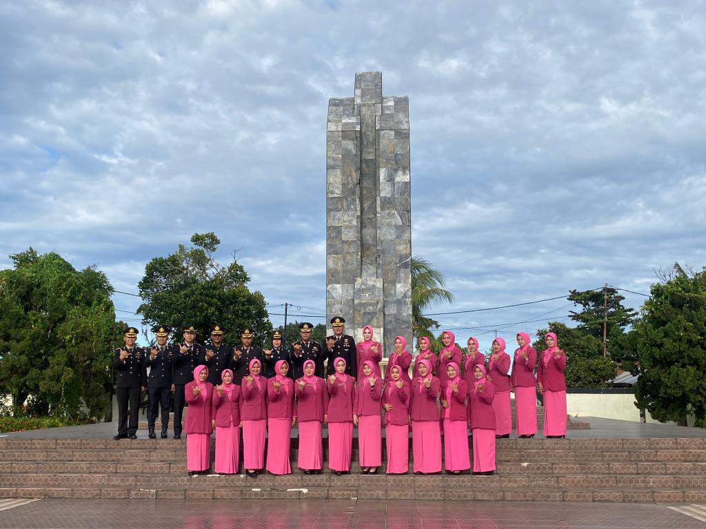 Ditlantas Polda Sumbar Gelar Upacara Ziarah Rombongan di TMP Kusuma&nbsp;Negara