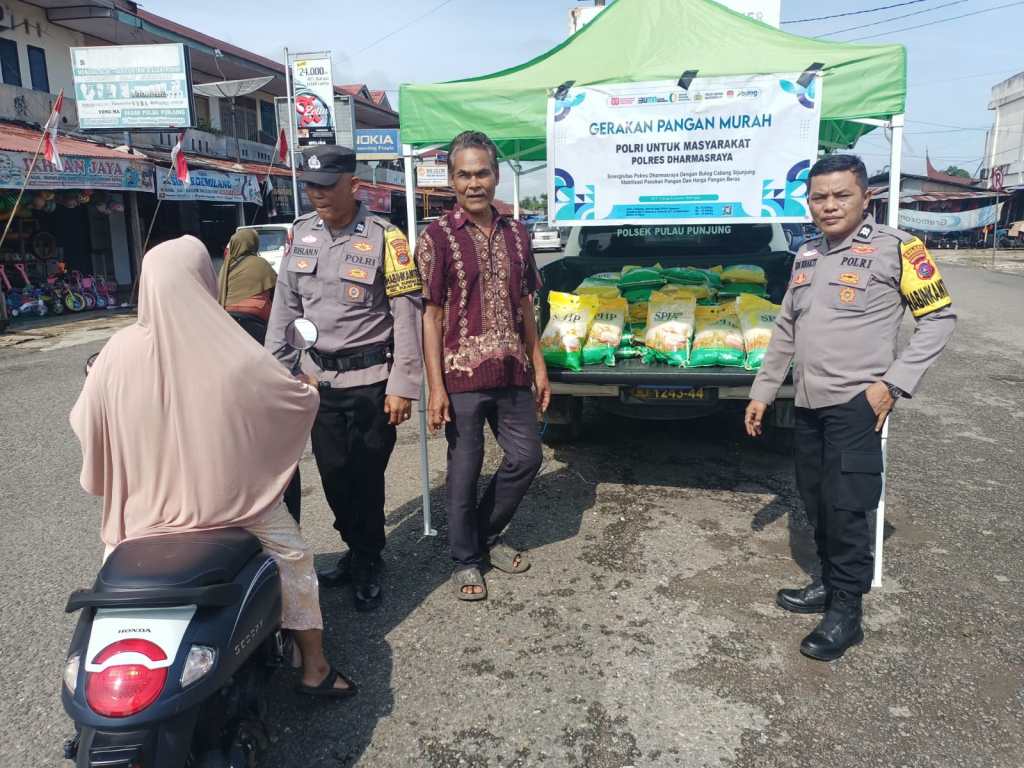 Polsek Pulau Punjung Salurkan Beras SPHP di Pasar&nbsp;Baru