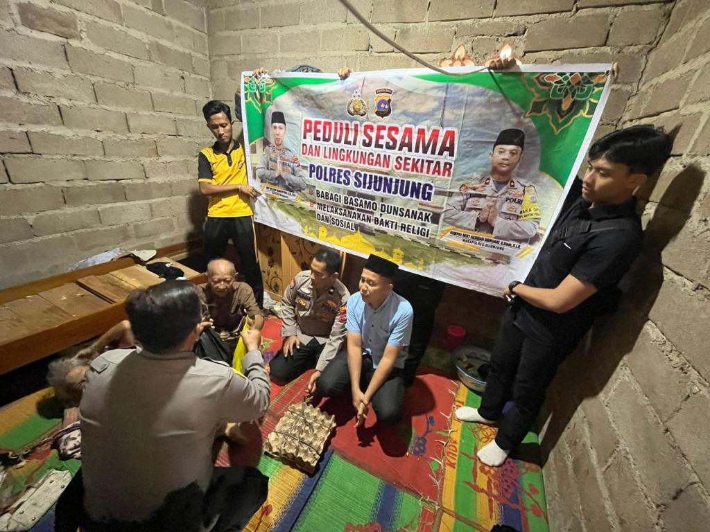 Polres Sijunjung Salurkan Bansos untuk Masyarakat Demi Kamtibmas&nbsp;Kondusif