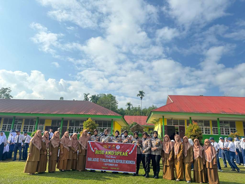 Polwan Polres Solok Selatan Ajak Siswa SMPN 12 “Rise and Speak” dalam Rangka HUT Polwan&nbsp;ke-77
