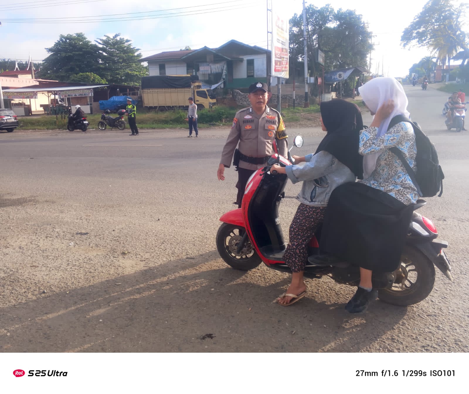 Berikan Rasa Aman,&nbsp; Polsek Sungai Rumbai Gelar Commander Wish, Tertibkan Arus Lalu Lintas Pagi Hari