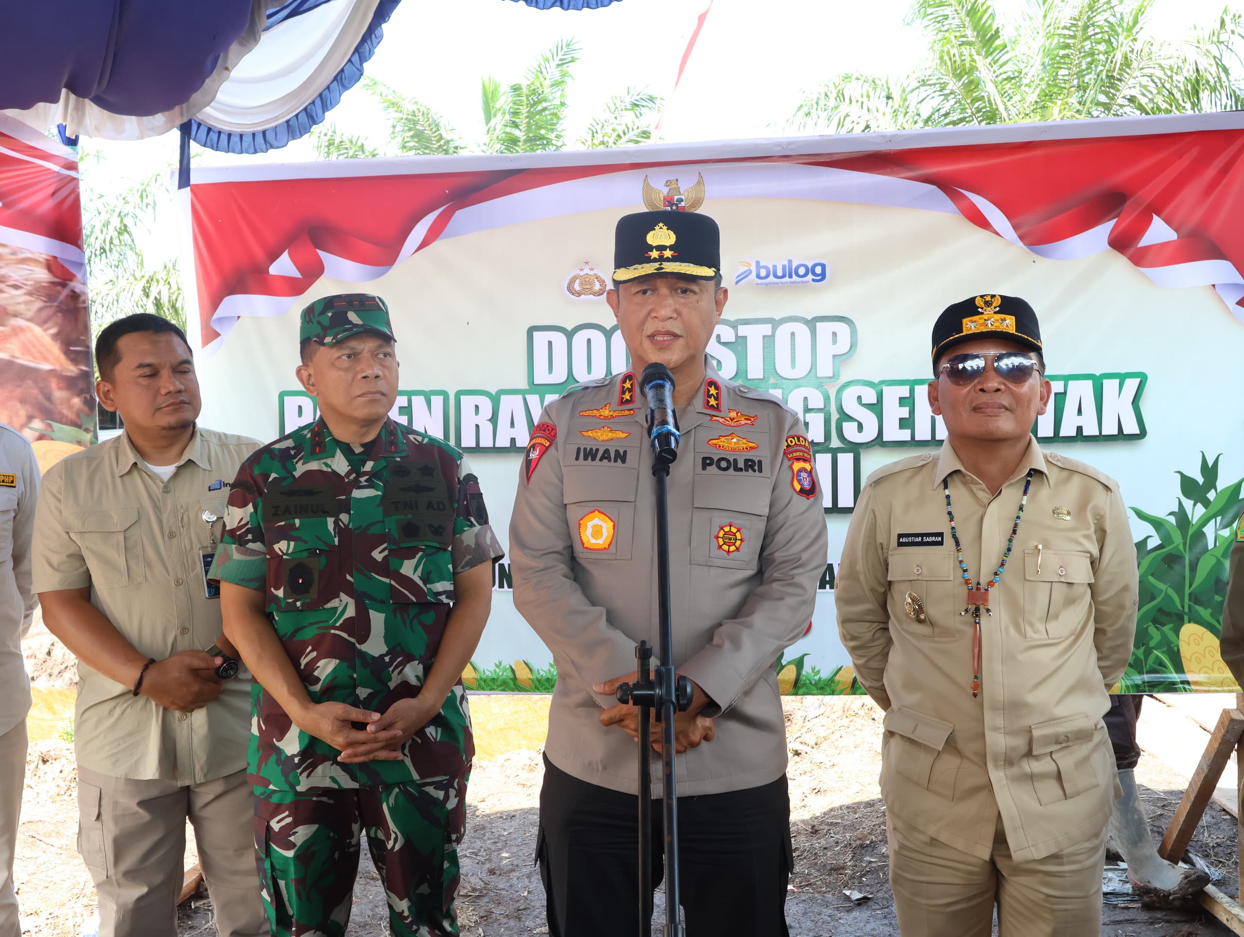 Dukung Ketahanan Pangan, Kapolda Kalteng Bersama Gubernur Panen Raya Jagung Kuartal III di Pulang Pisau