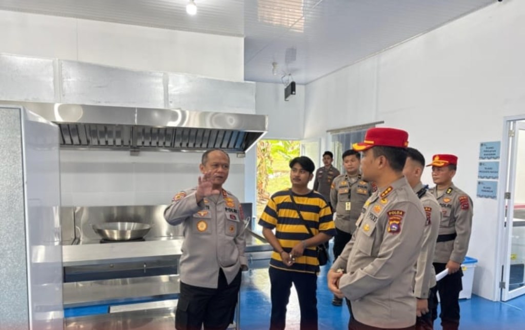 Kapolda Sumbar Tinjau SPPG di SPN Polda Sumbar, Pastikan Dukungan Program Makan Bergizi&nbsp;Gratis