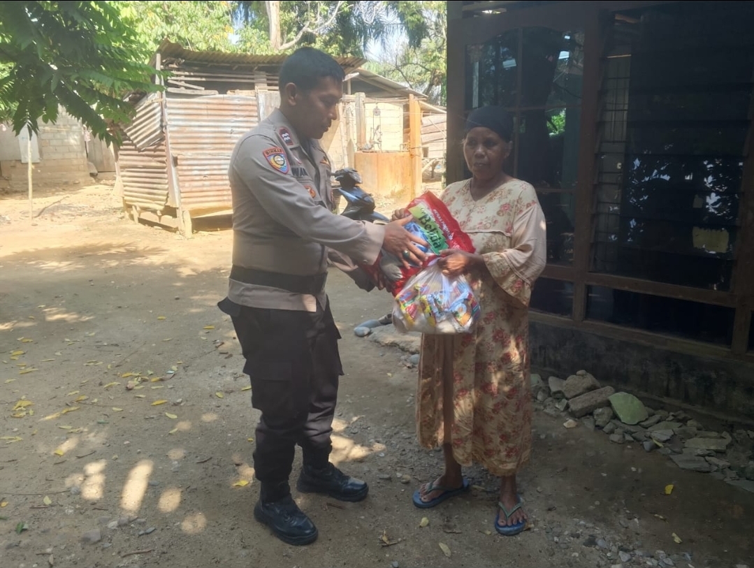 Program Peduli Polres Dharmasraya, Sembako Disalurkan ke Warga Nagari Bonjol