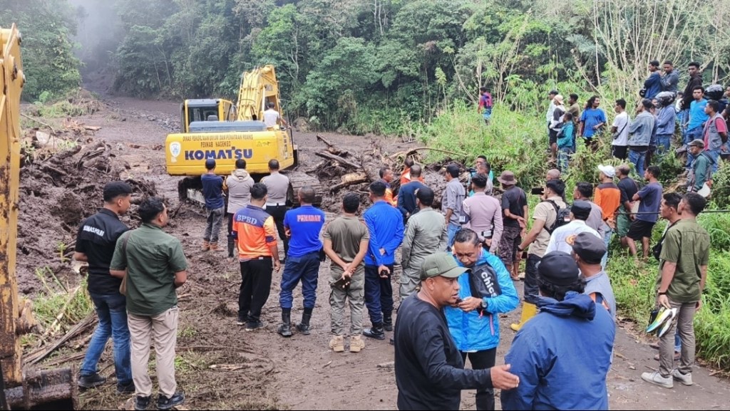 Kapolres Nagekeo Polda NTT Terjun Langsung Tangani Longsor Boawae–Mauponggo