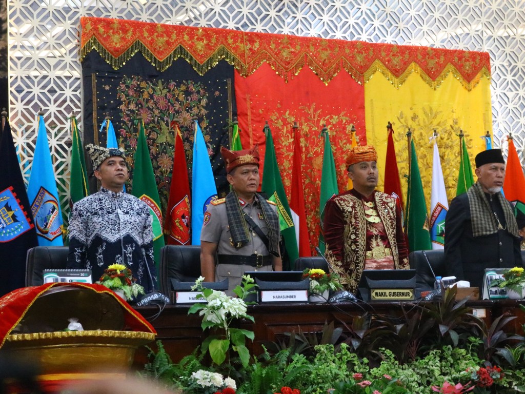 Kapolda Sumbar Hadiri Peringatan Hari Jadi Sumatera Barat ke-80, Serukan Bersatu Membangun&nbsp;Daerah
