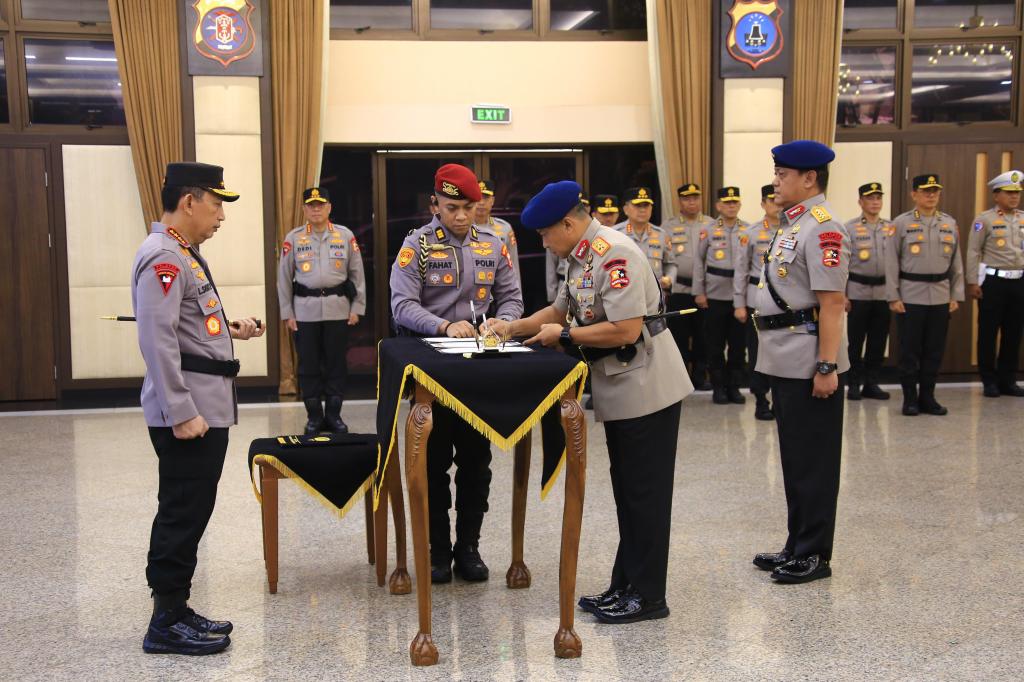 Kapolri Pimpin Sertijab Kabaintelkam dan Dankor Brimob&nbsp;Polri