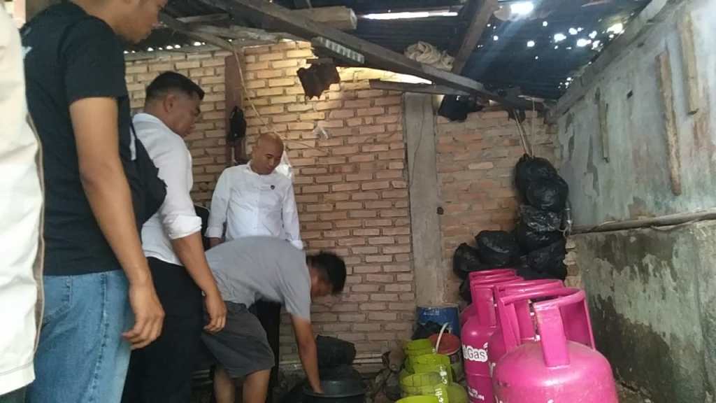 Ditreskrimsus Polda Sumbar Bongkar Sindikat Pengoplosan Gas Elpiji 3 Kg di Padang, Warga Laporkan Bau&nbsp;Gas