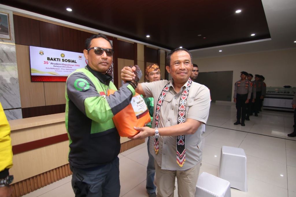 ALUMNI AKPOL 1990 GELAR BAKTI SOSIAL DI KALTIM, SALURKAN RIBUAN PAKET BANTUAN DI&nbsp;BALIKPAPAN