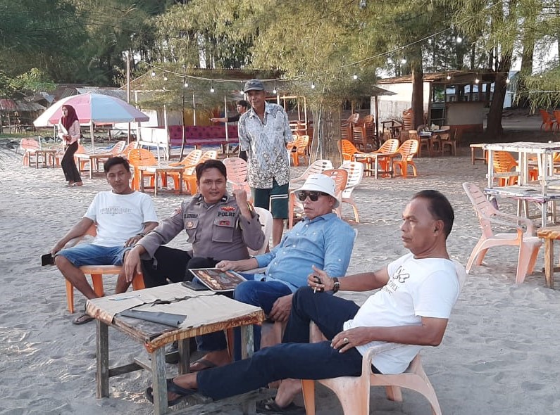 Cegah Pungli dan Aksi Premanisme, Personel Polsek Pasaman Menyambangi Objek Wisata Pantai Pohon Seribu&nbsp;Sasak