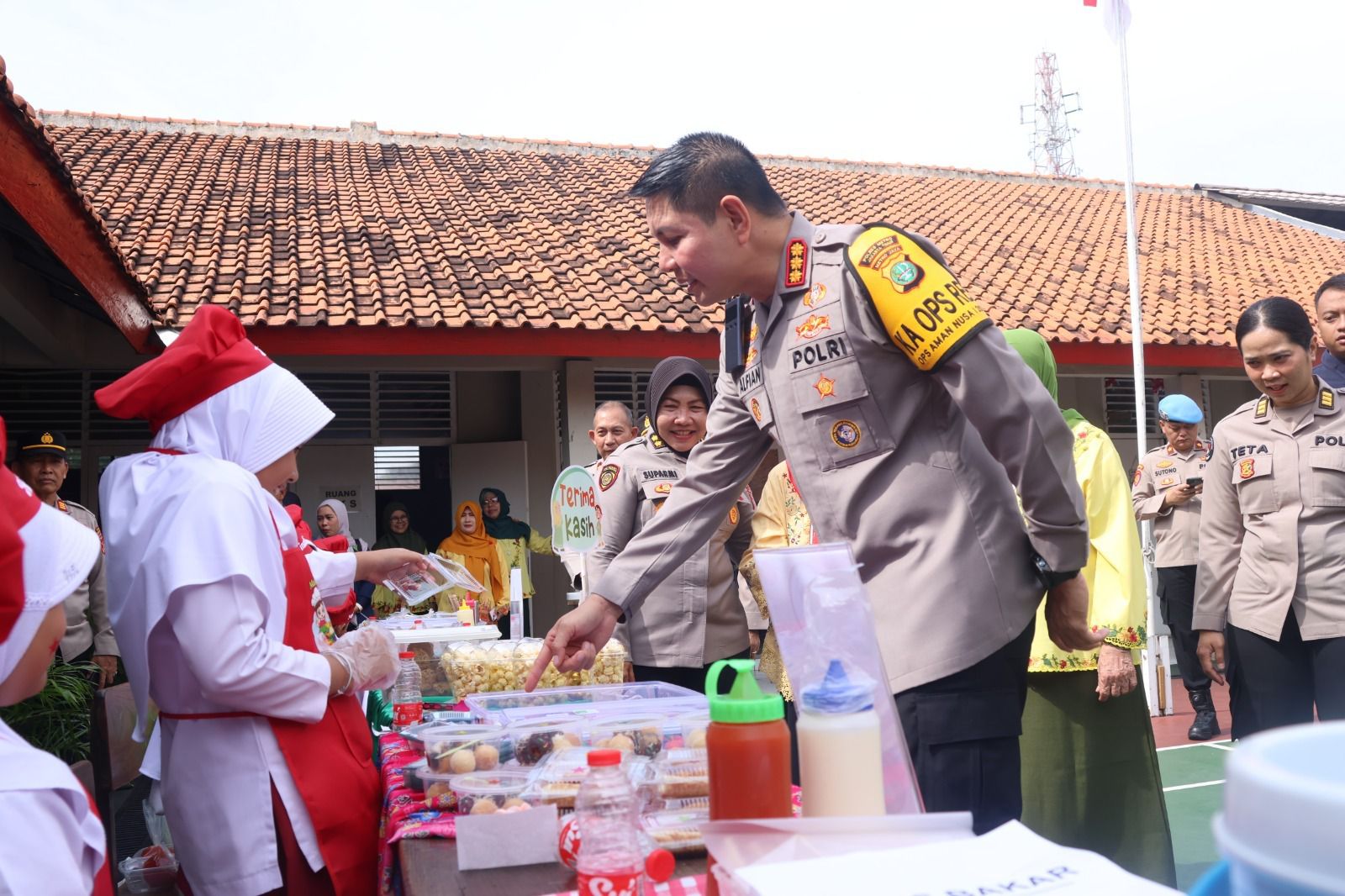 Kapolres Metro Jaktim Tinjau Program MBG di SDS Kemala Bhayangkari 5, Pastikan Higienitas dan Standar Gizi