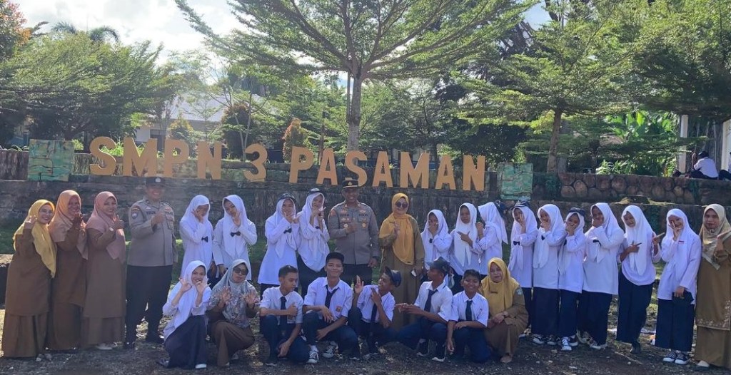 Kapolsek Pasaman Sosialisasikan Pencegahan Kenakalan Remaja Di SMP 3&nbsp;Pasaman
