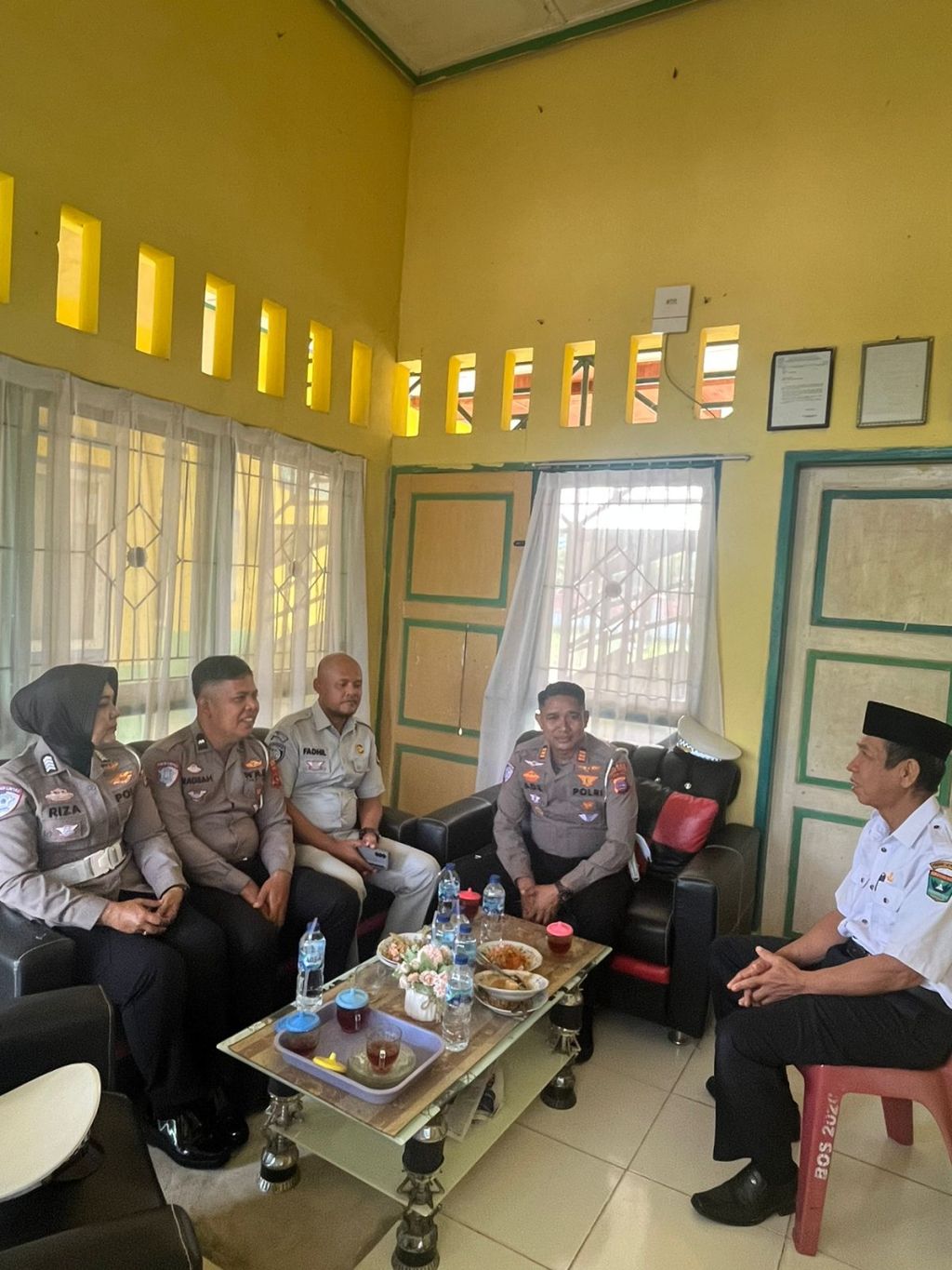 Sat Lantas Polres Pesisir Selatan Gelar “Polantas Menyapa” di SMK N 2 Painan: Wujud Edukasi dan Kedekatan Polisi dengan&nbsp;Pelajar