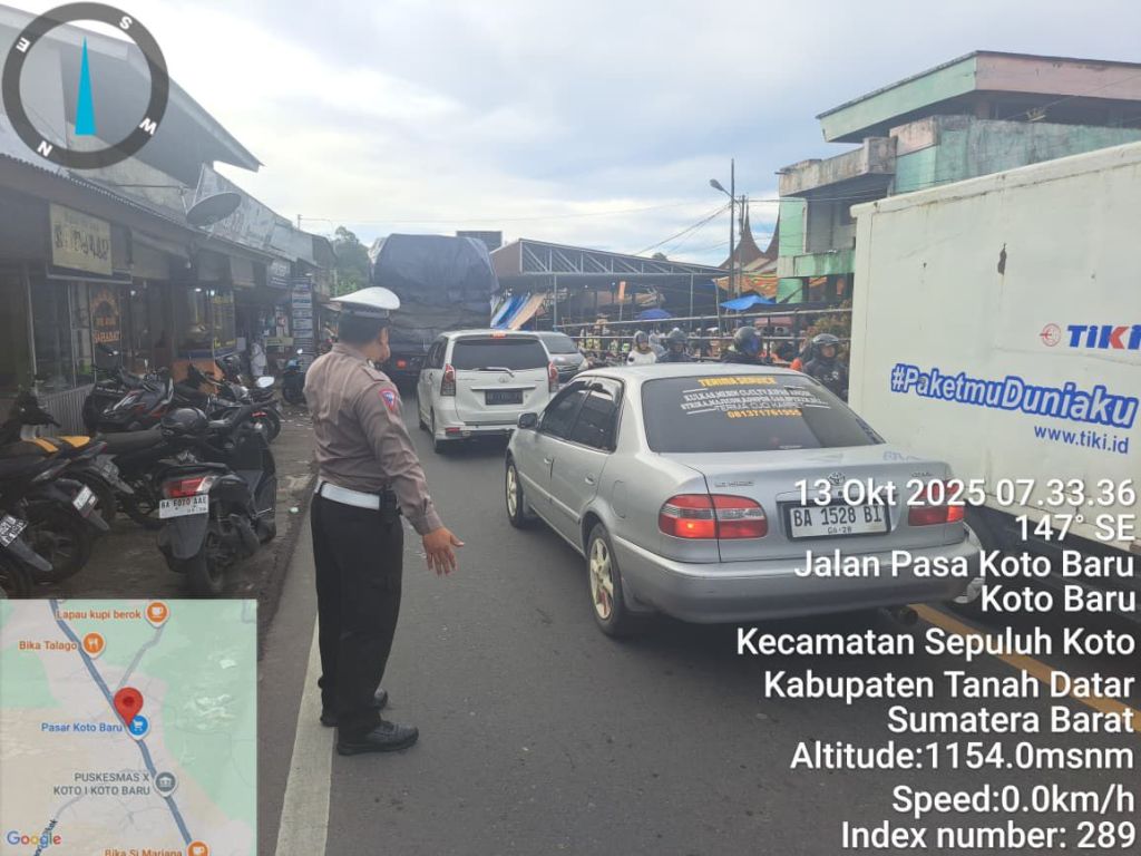 Padatnya Aktivitas di Pasar Koto Baru, Kasat lantas langsung terjun ke Lapangan Gelar Pengaturan bersama&nbsp;personil