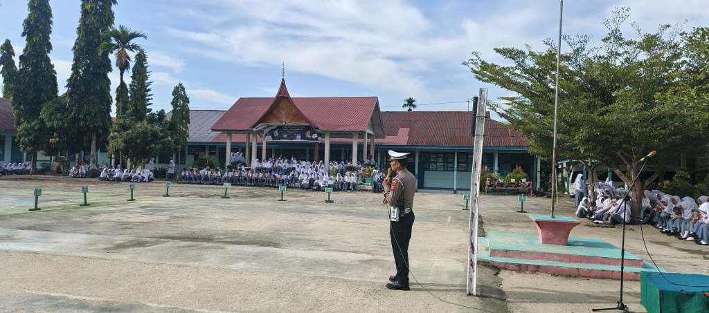 Sat Lantas Polres Solok Kota Beri Imbauan Keselamatan Berlalu Lintas dan Antisipasi Tawuran di SMA N 1&nbsp;Singkarak