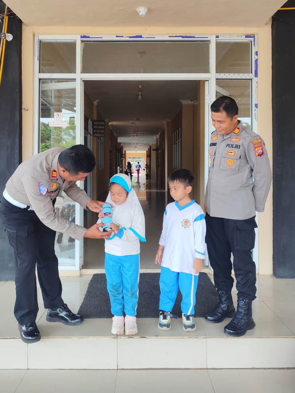 Polres Dharmasraya Goes to School, Tanamkan Disiplin dan Tertib Berlalu Lintas Sejak&nbsp;Dini