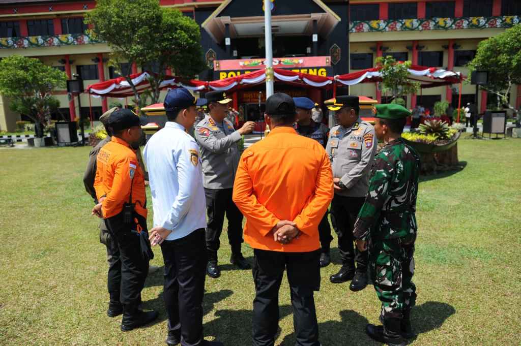 Pimpin Latihan Gabungan Sispamkota, Kapolda Kalteng Pastikan Kesiapan Jaga Keamanan Palangka&nbsp;Raya