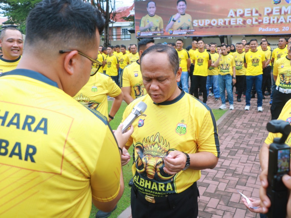 Kapolda Dorong Kinerja Lewat Program&nbsp; Umrah Gratis bagi 12 orang Polwan di jajaran Polda&nbsp;Sumbar.
