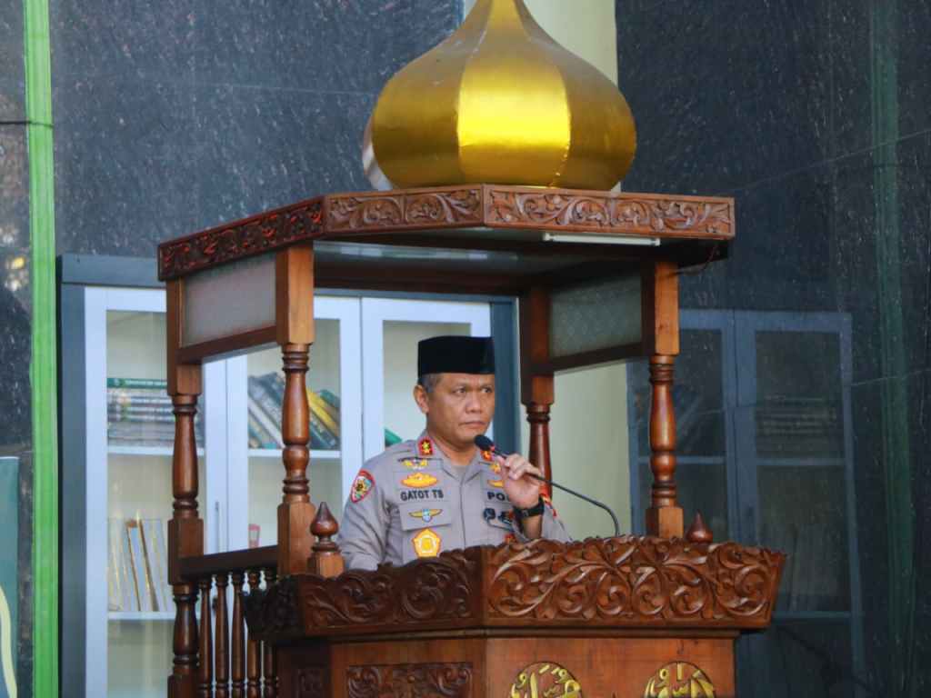 Kapolda Sumbar Lepas Keberangkatan Jemaah Umroh Polda Sumatera&nbsp;Barat