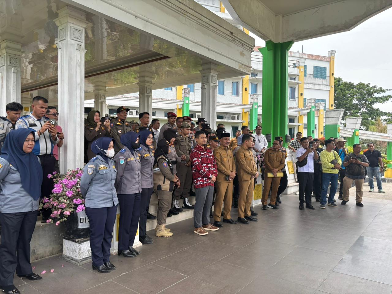 Polres 50 Kota Laksanakan Pengamanan Aksi Damai Petani Gambir di Kantor Bupati Lima Puluh Kota