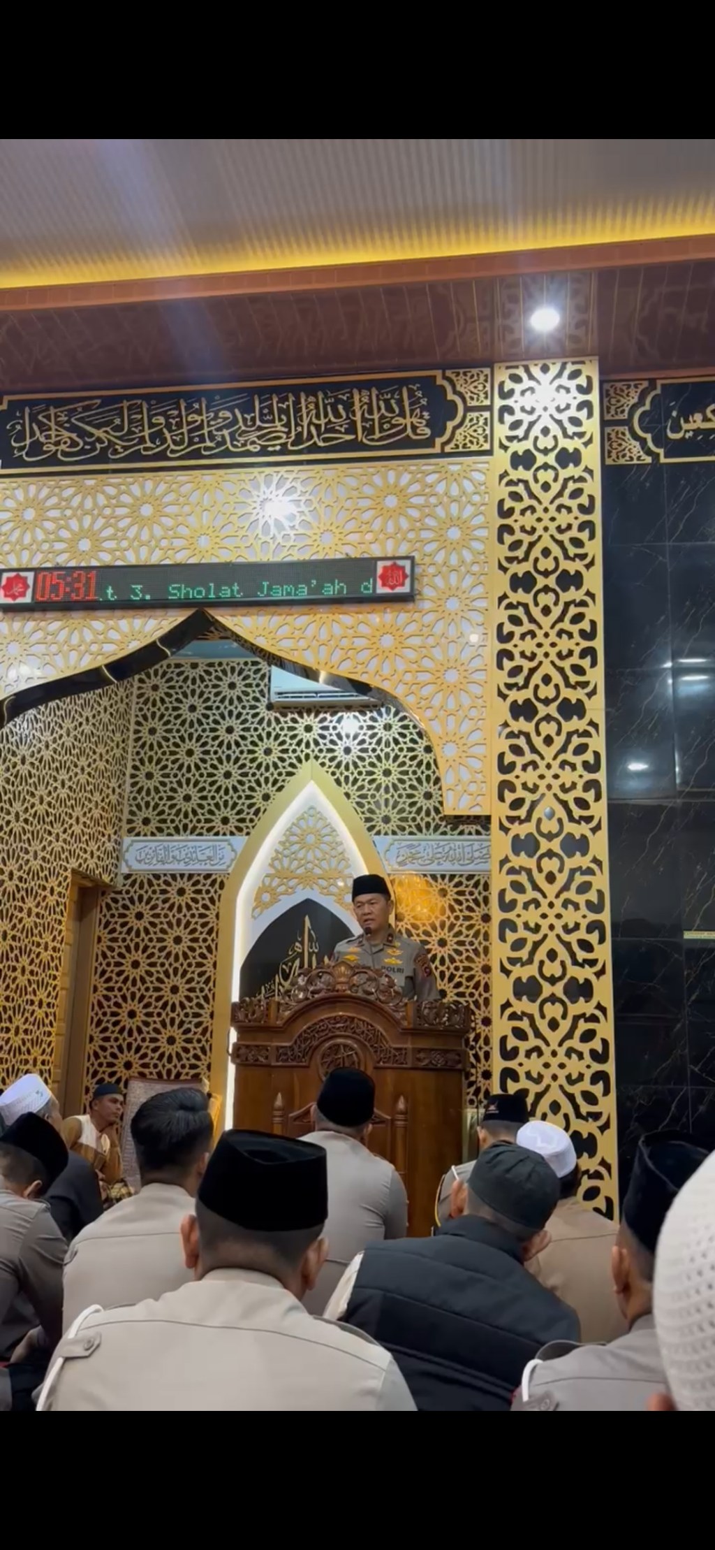 Gerakan Subuh Berjamaah di Masjid Al Firdaus, Wakapolda Sumbar Ingatkan Bijak Bermedia&nbsp;Sosial