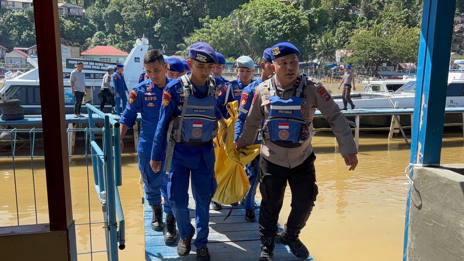 Evakuasi Mayat Perempuan di Pulau Anak Aia, Tim SAR Ditpolairud Polda Sumbar Gerak Cepat