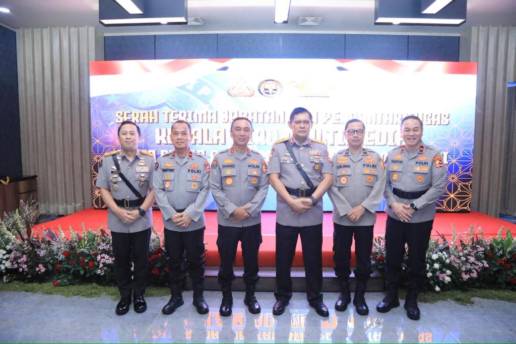 Pimpin Sertijab dan Pengantar Purna Tugas, Kadivhumas Polri Tekankan untuk Selalu Berbuat yang&nbsp;Terbaik