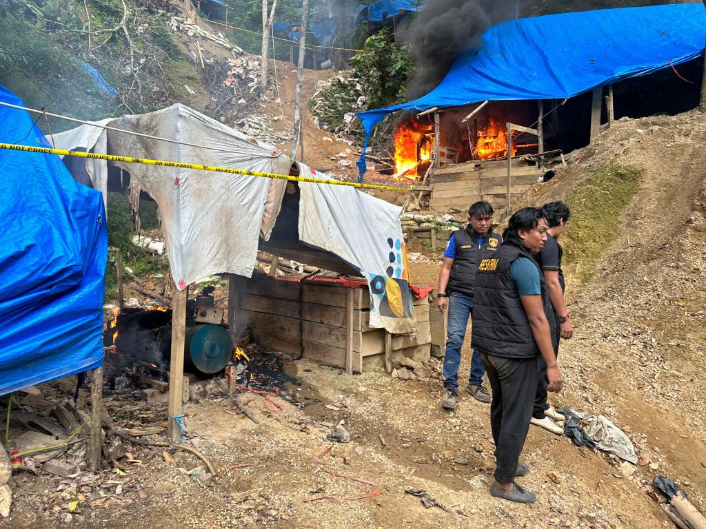 Operasi Gabungan Satgas Anti Illegal Minning Polres Solok Selatan dan Kodim Solok Tutup tambang ilegal di&nbsp;KPGD