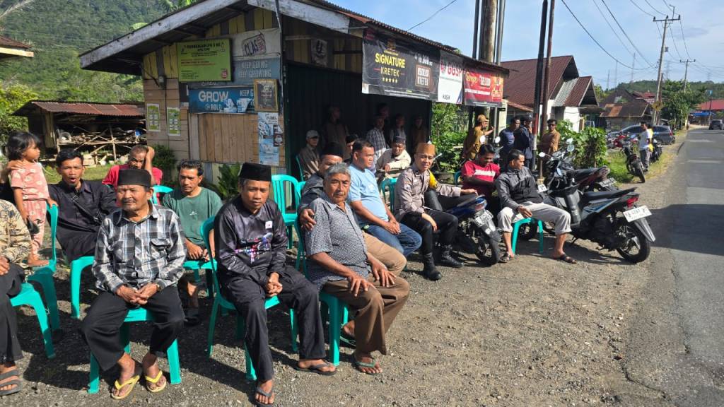 Polisi Peduli: Bhabinkamtibmas Kawal Jenazah Warga Binaannya hingga Liang&nbsp;Lahat