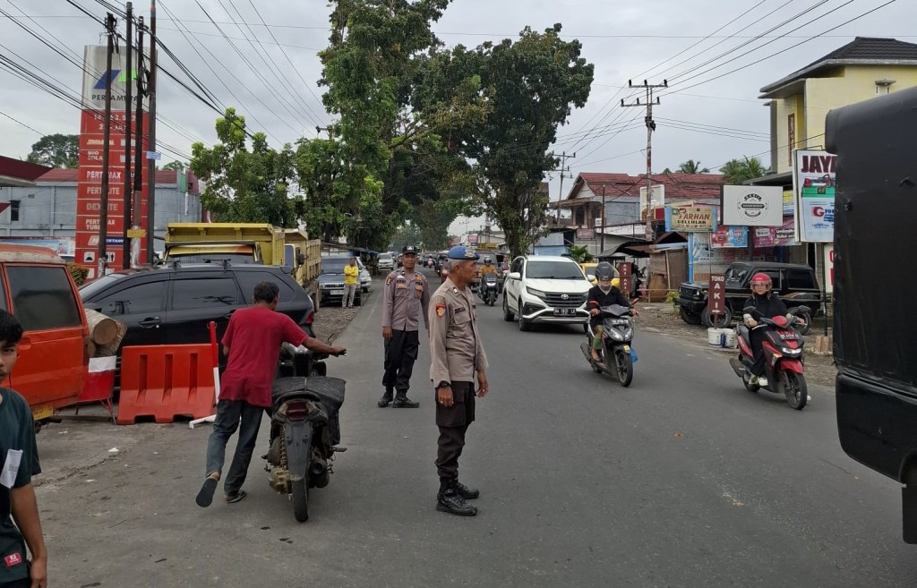 Antisipasi Kemacetan dan Penyalahgunaan BBM Bersubsidi, Polres Pasaman Barat Siagakan Personel disejumlah&nbsp;SPBU