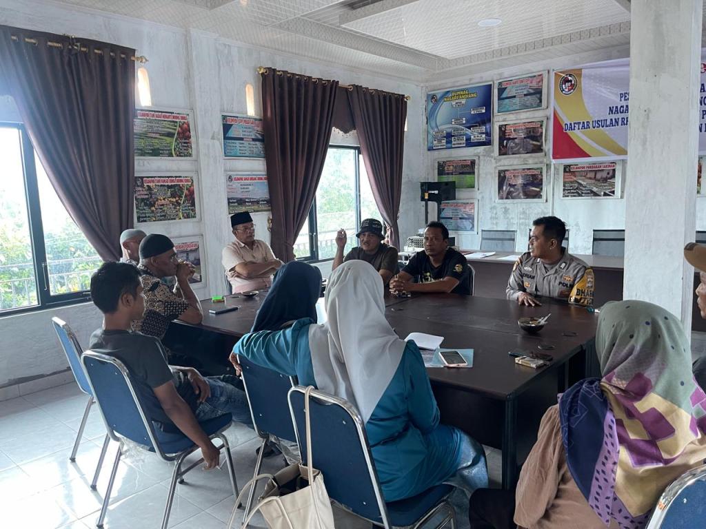 Bhabinkamtibmas Dekat Dengan Masyarakat, Sigap Selesaikan Persoalan Warga di Nagari&nbsp;Andiang