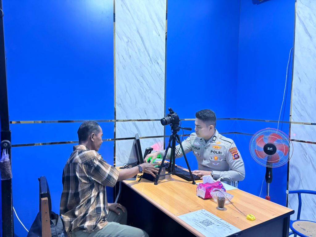 Pelayanan Humanis Satlantas Polres Pariaman, Bripka Arizone Dapat Apresiasi dari&nbsp;Masyarakat