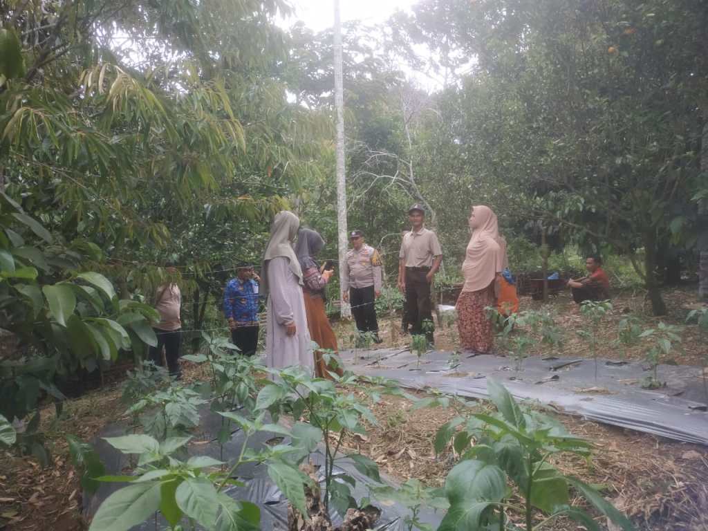 Sinergi Bhabinkamtibmas dan Babinsa hadiri Undangan Pembahasan Tapal Batas di Nagari Koto&nbsp;Tangah