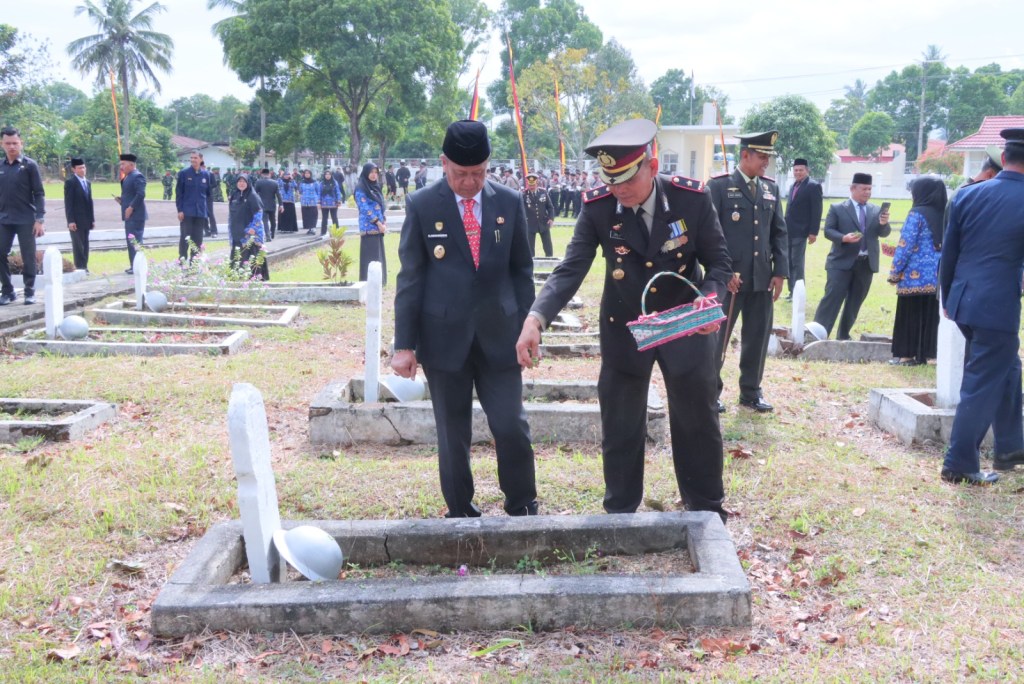 Peringati Hari Pahlawan ke-80, Forkopimda Kota Payakumbuh Gelar Ziarah Makam&nbsp;Pahlawan