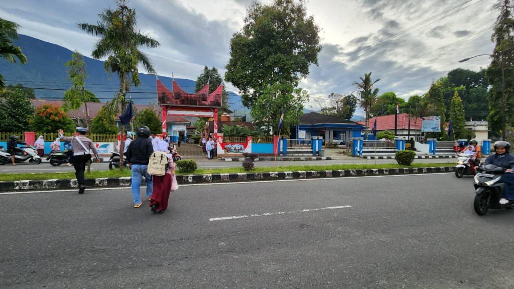 Polres Pasaman Gencarkan Commander Wish Kapolda Sumbar, Antisipasi Kerawanan Lalu Lintas Pagi&nbsp;Hari