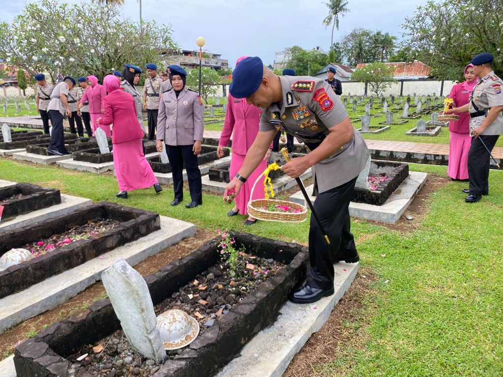 Satbrimob Polda Sumbar Gelar Ziarah Jelang HUT Brimob&nbsp;Ke-80