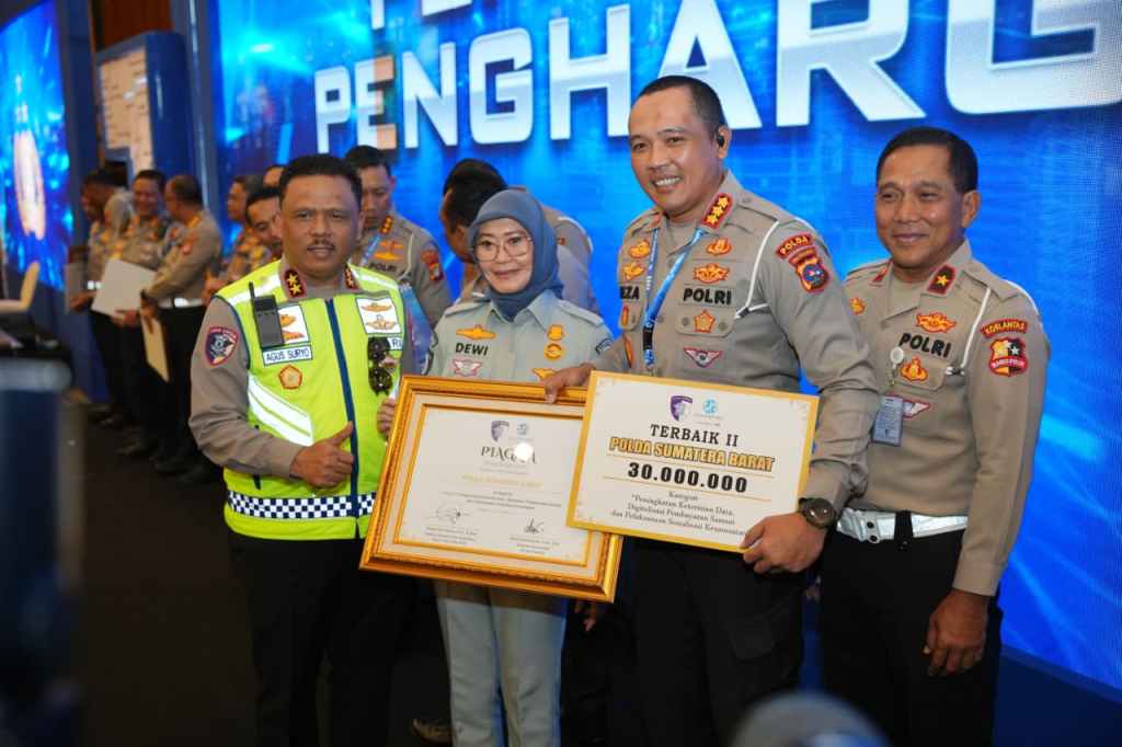 Ditlantas Polda Sumbar Raih Dua Penghargaan Nasional pada Rapat Anev Regident dan Pelayanan STNK di&nbsp;Bandung