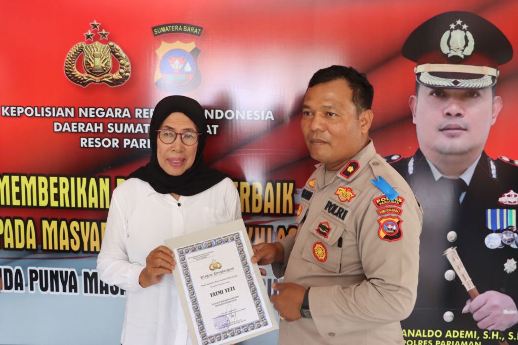 Kapolres Pariaman Beri Penghargaan kepada Perempuan Penggerak Perlindungan Anak dan&nbsp;Perempuan.