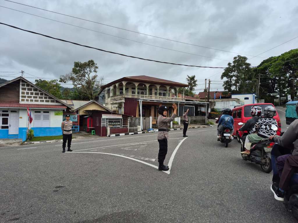 Personel Polres Padang Panjang Laksanakan Kegiatan Preventif Pagi, Wujudkan Kamseltibcar Lantas yang&nbsp;Kondusif